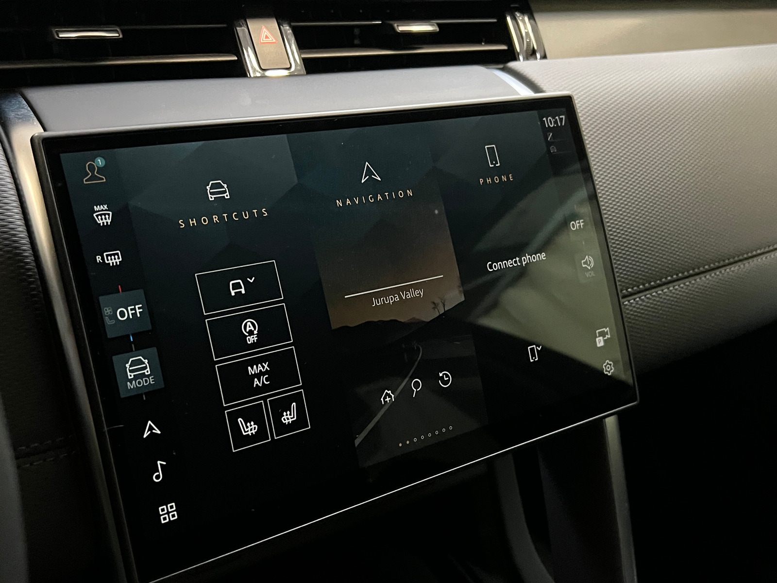 Thumbnail: 2024 Land Rover Discovery Sport - 3