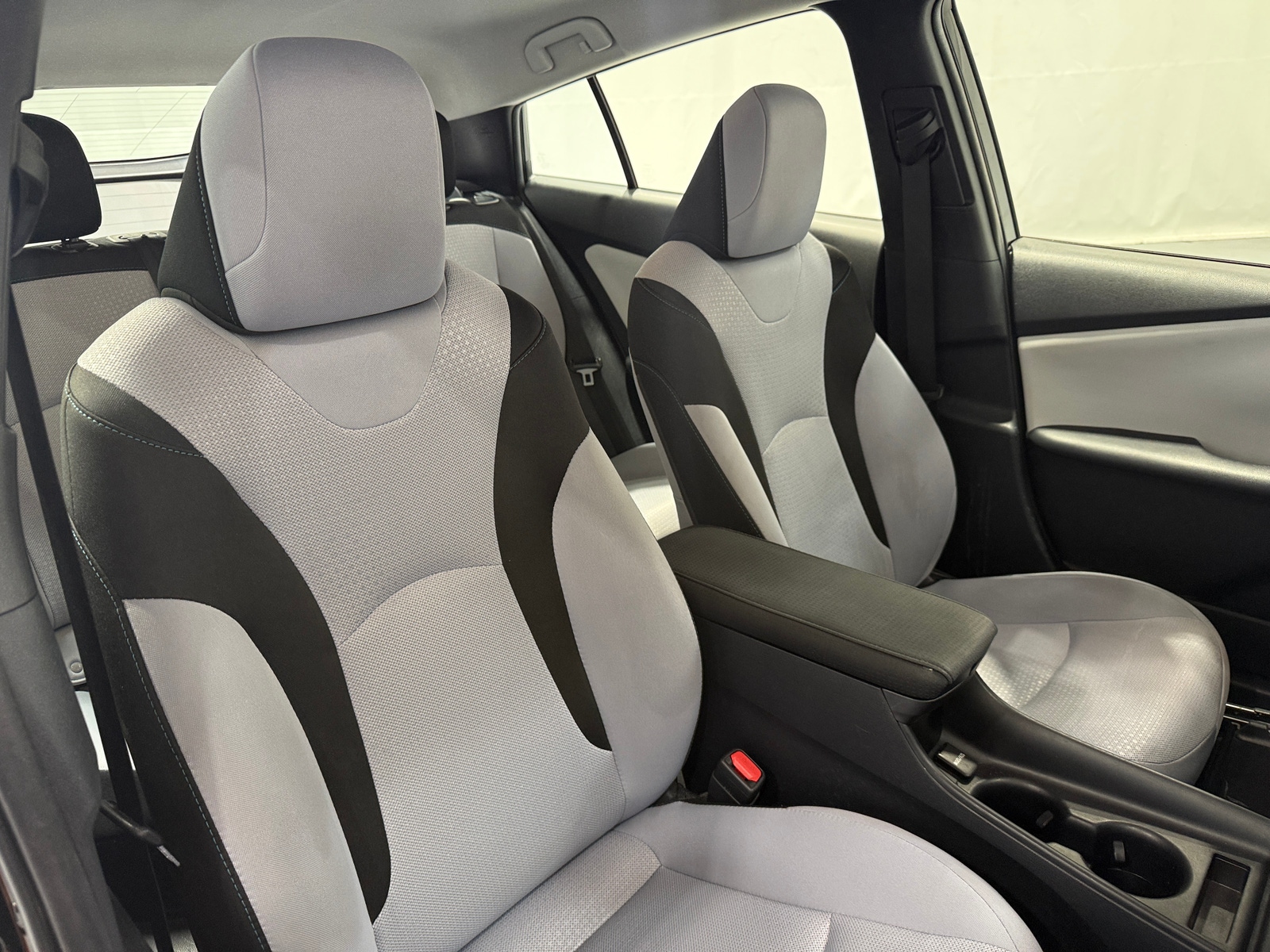 Thumbnail: 2022 Toyota Prius - 2