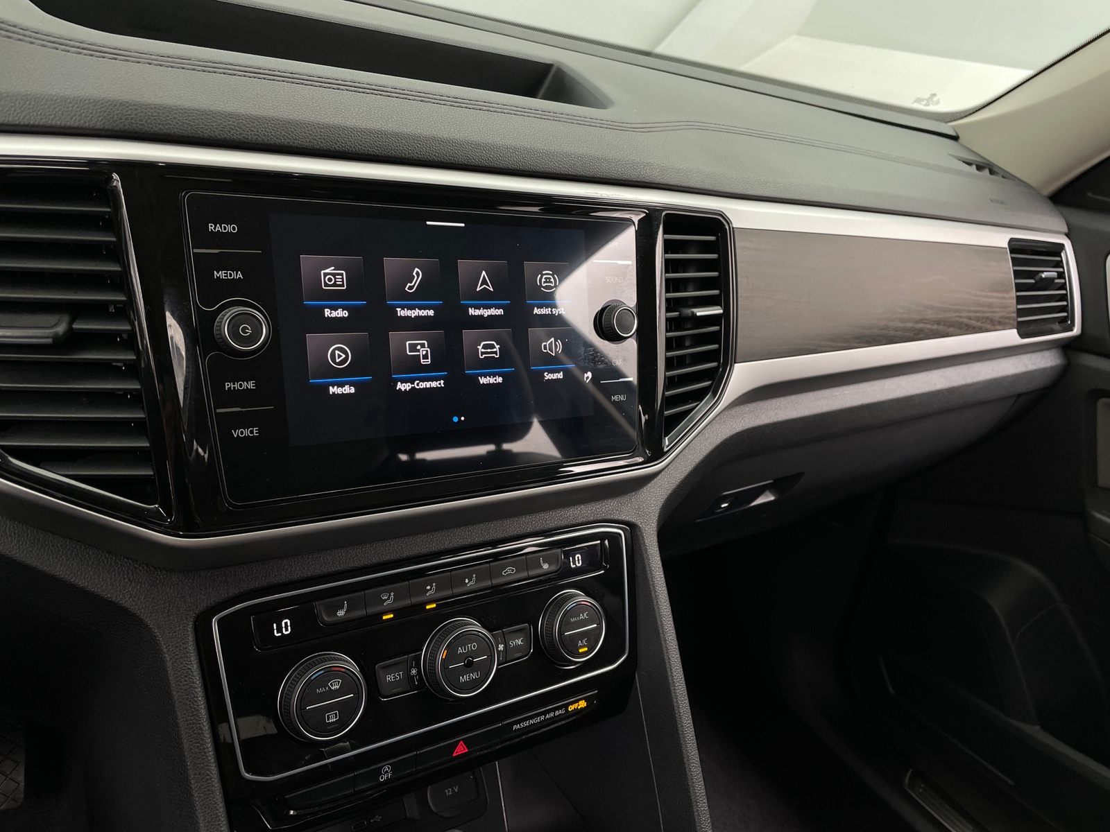 Thumbnail: 2023 Volkswagen Atlas - 3