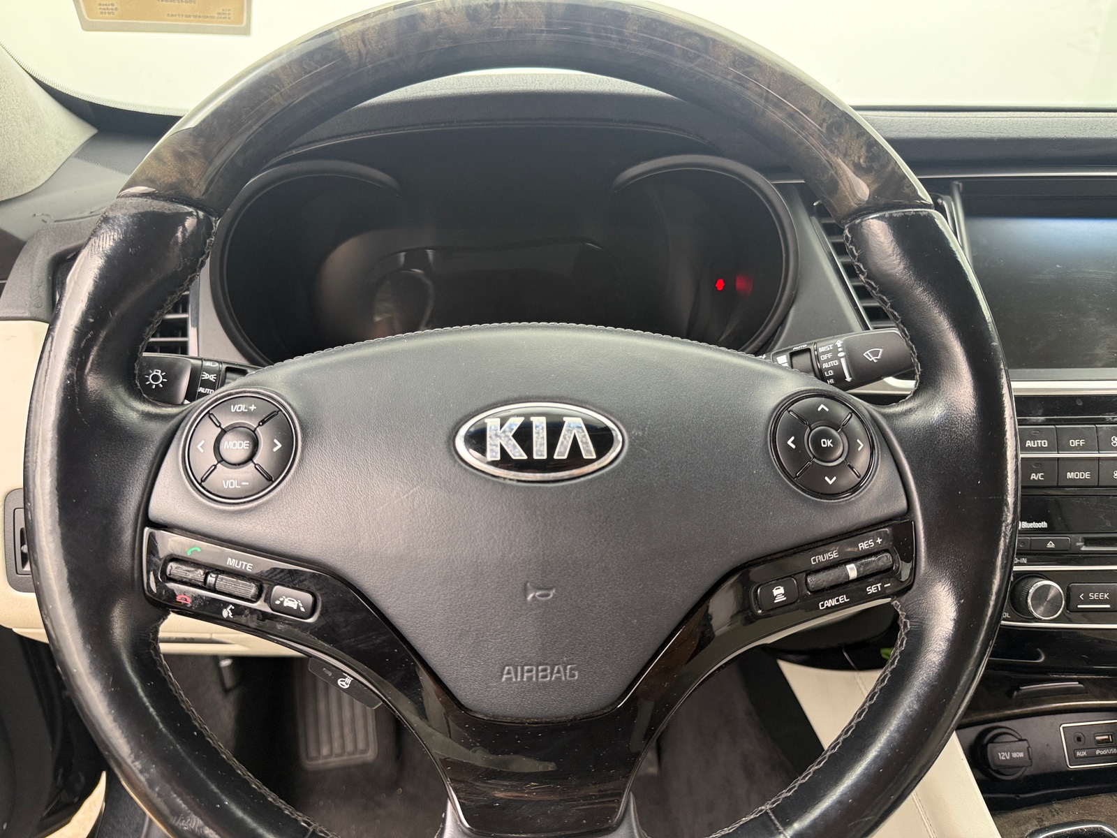 Thumbnail: 2015 Kia K900 - 4