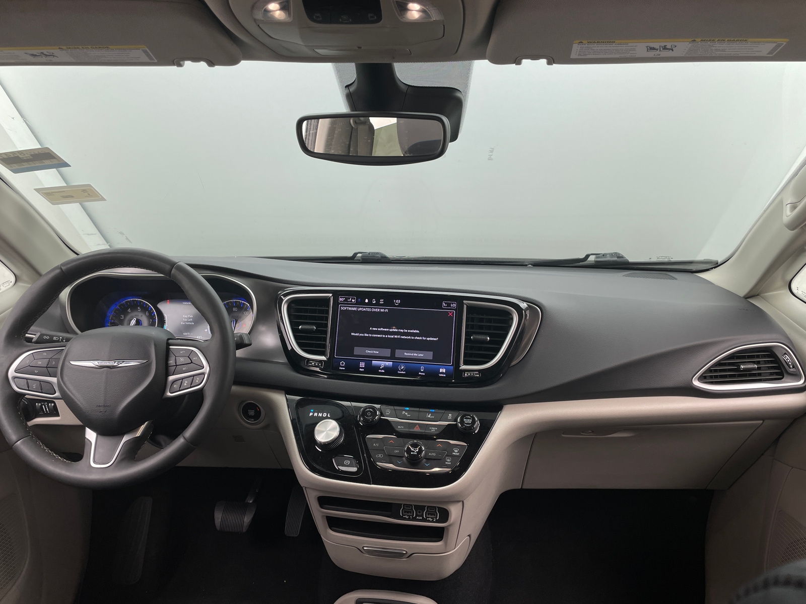 Thumbnail: 2023 Chrysler Pacifica - 3