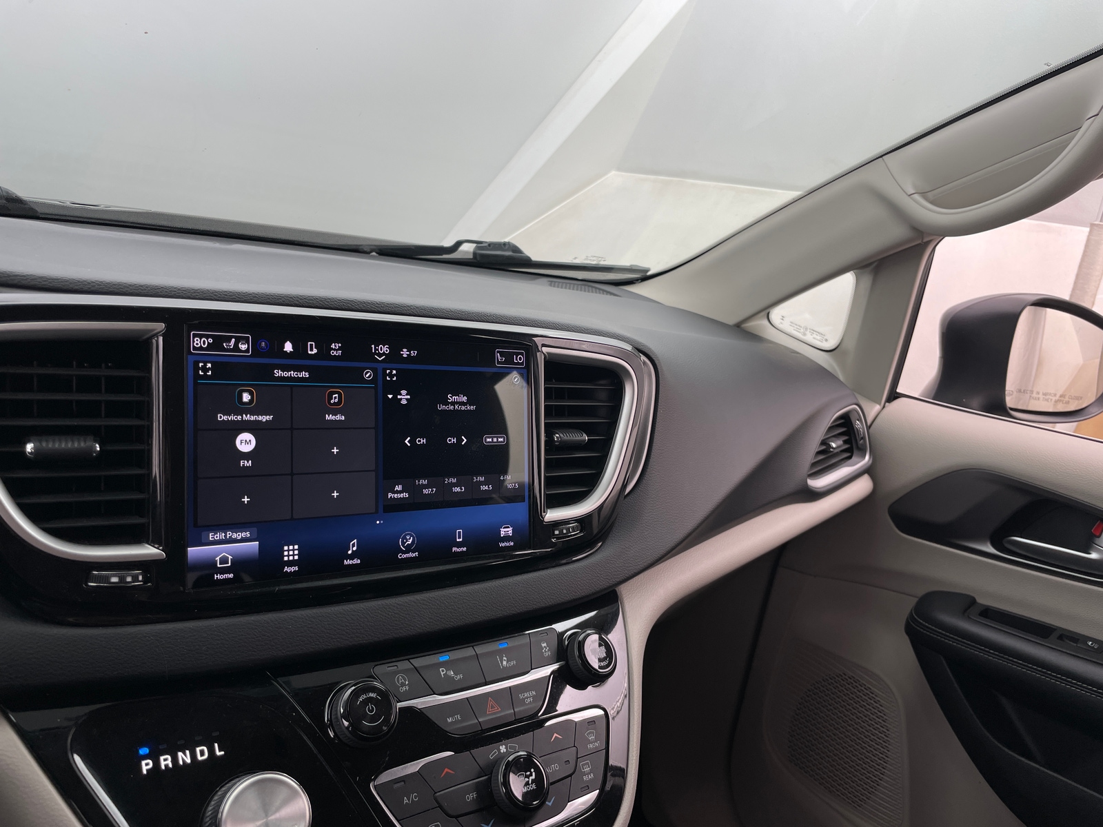 Thumbnail: 2023 Chrysler Pacifica - 4
