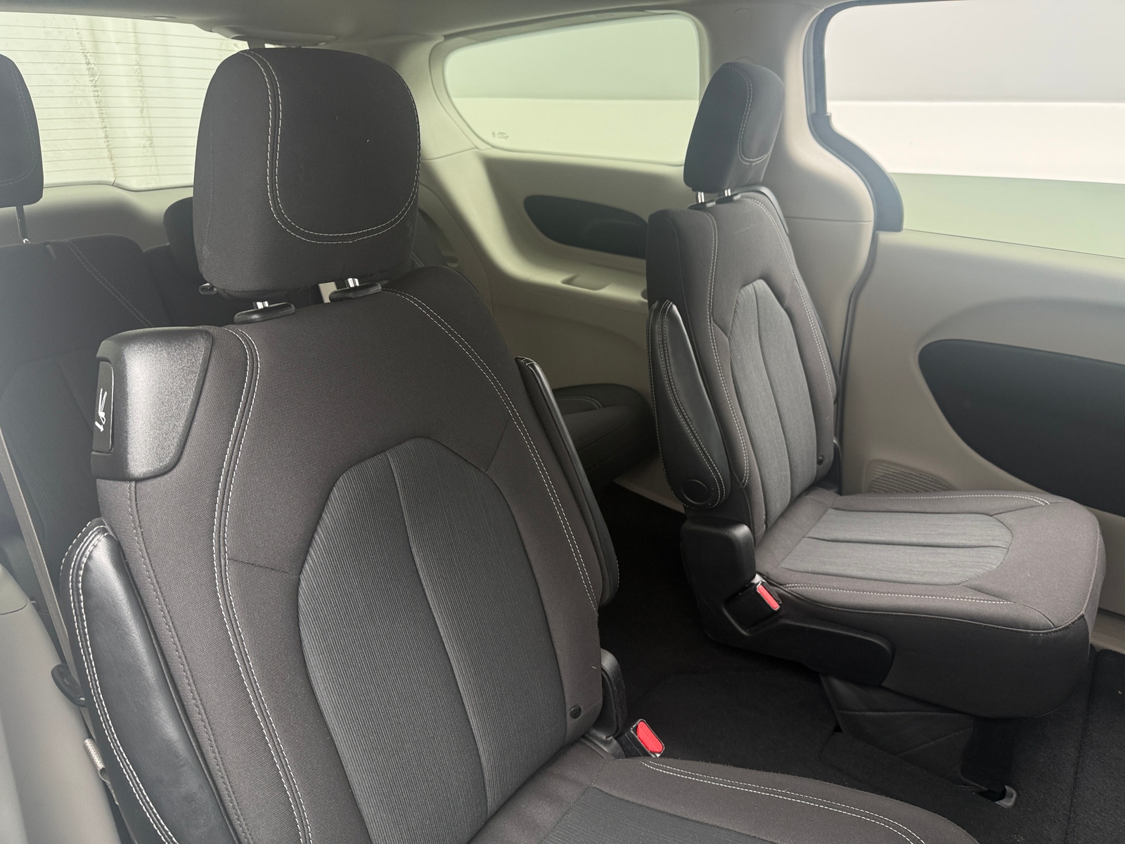 Thumbnail: 2023 Chrysler Voyager - 6