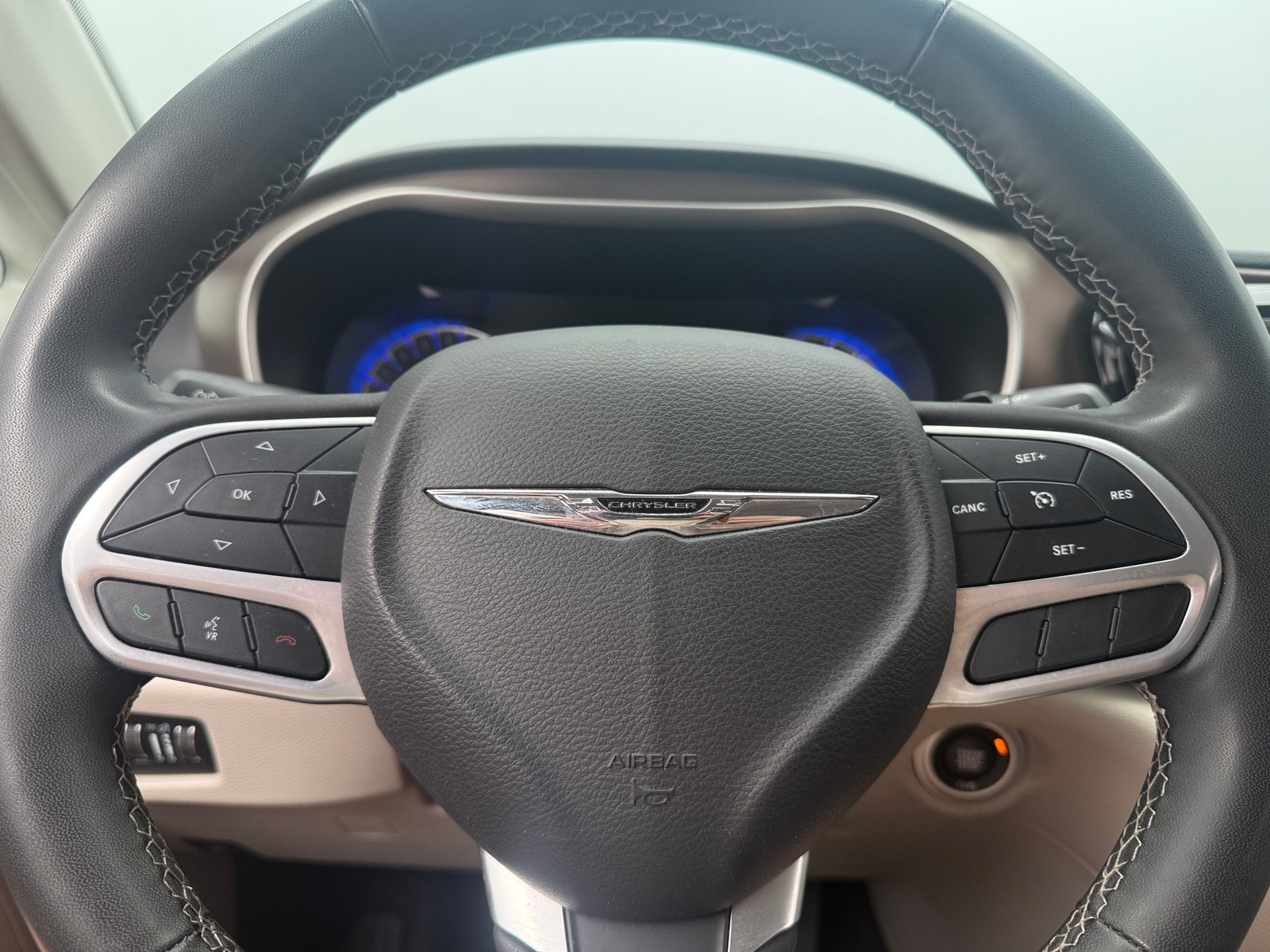 Thumbnail: 2023 Chrysler Voyager - 5