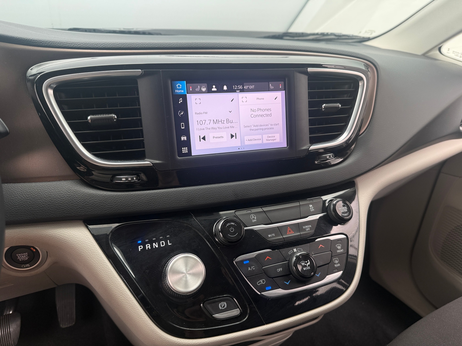 Thumbnail: 2023 Chrysler Voyager - 4