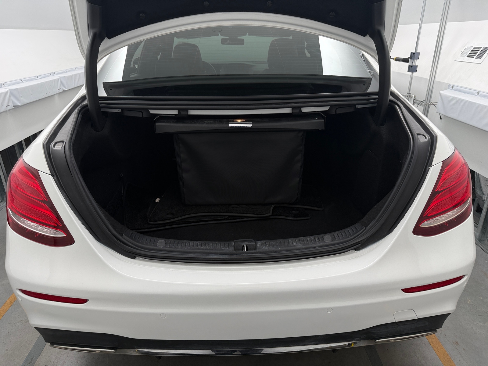 Thumbnail: 2019 Mercedes-Benz E-Class - 6