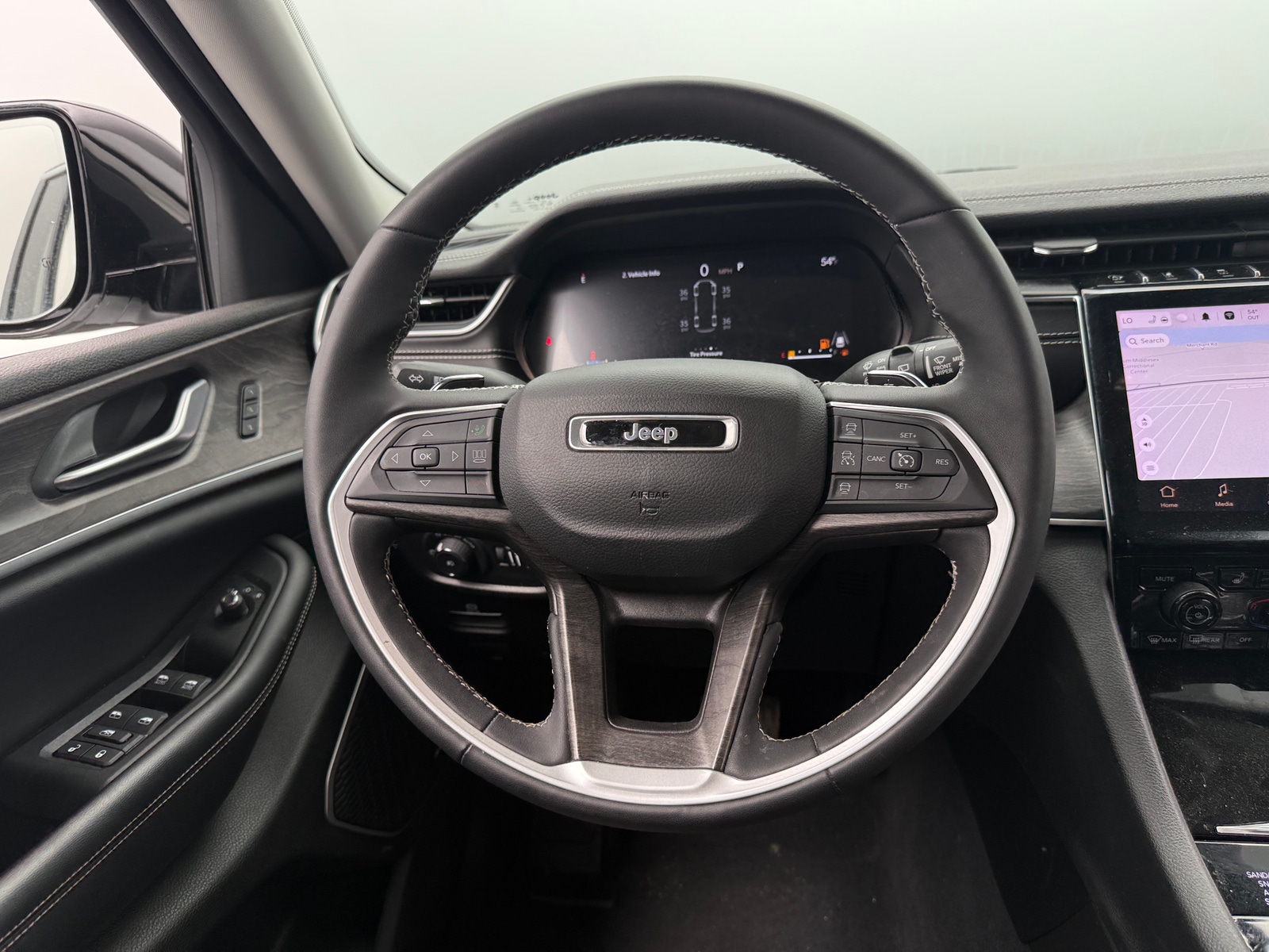 Thumbnail: 2023 Jeep Grand Cherokee L - 4