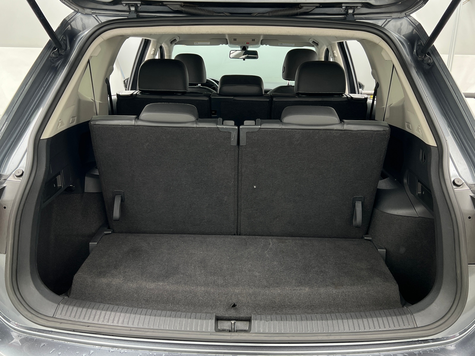 Thumbnail: 2021 Volkswagen Tiguan - 6