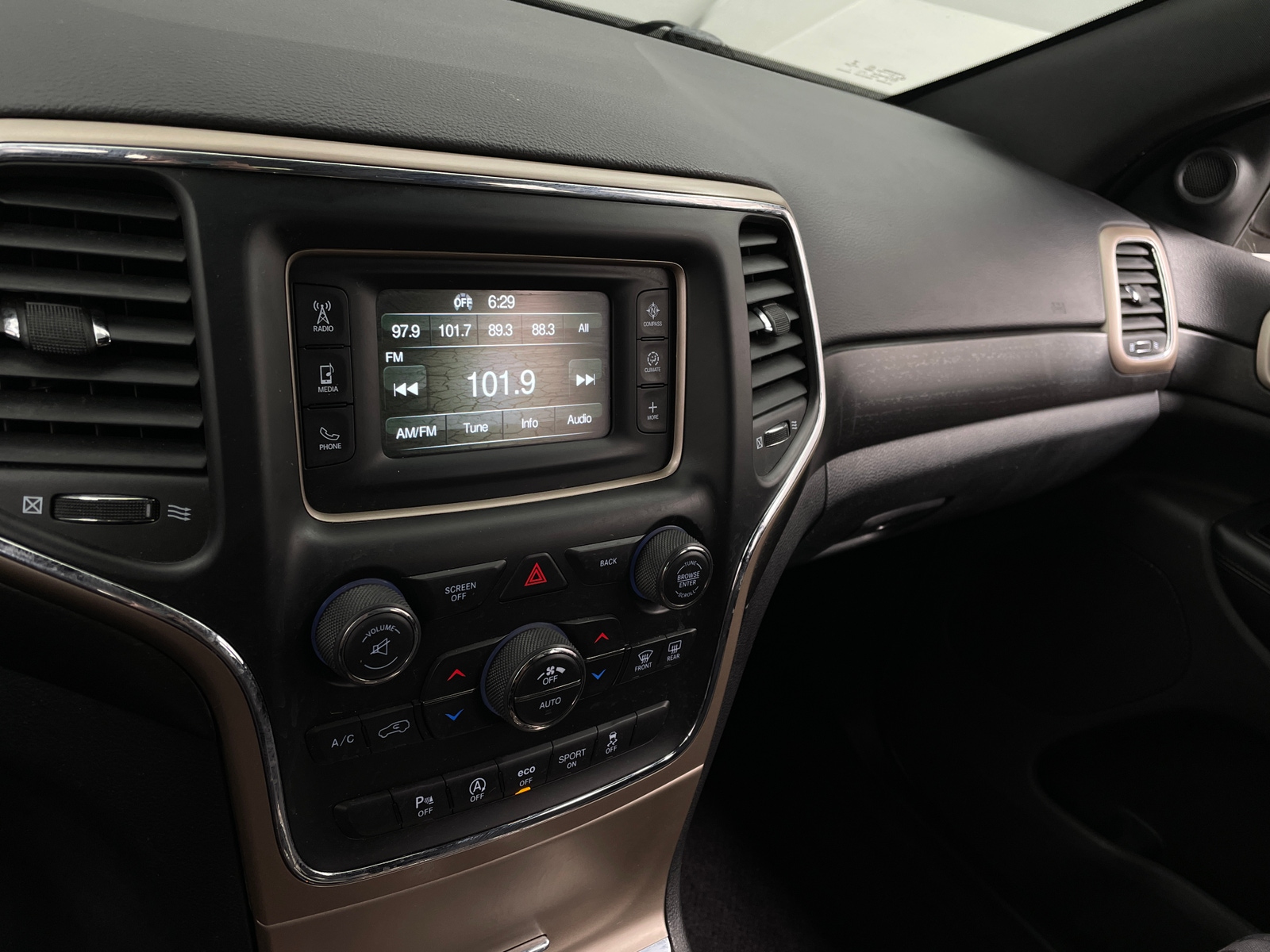 Thumbnail: 2017 Jeep Grand Cherokee - 4