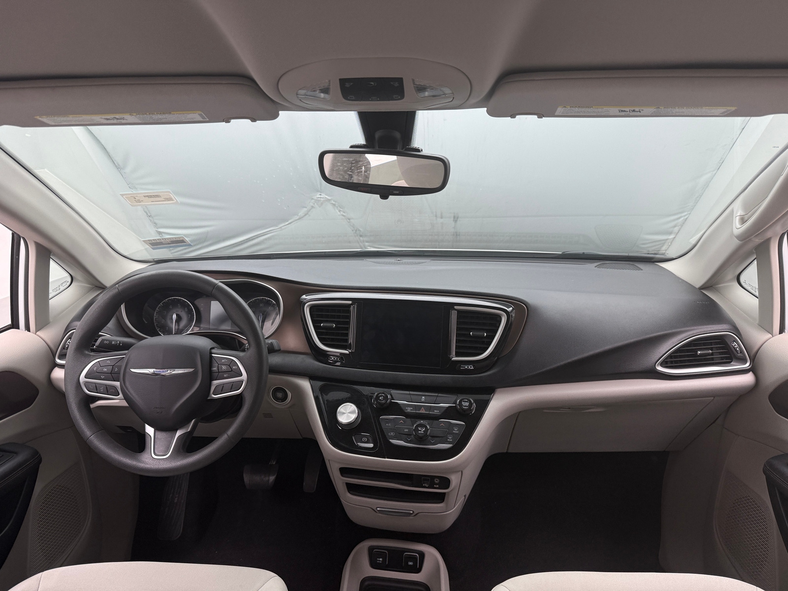 Thumbnail: 2017 Chrysler Pacifica - 3