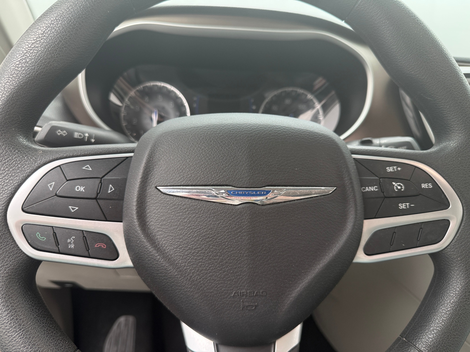 Thumbnail: 2017 Chrysler Pacifica - 5