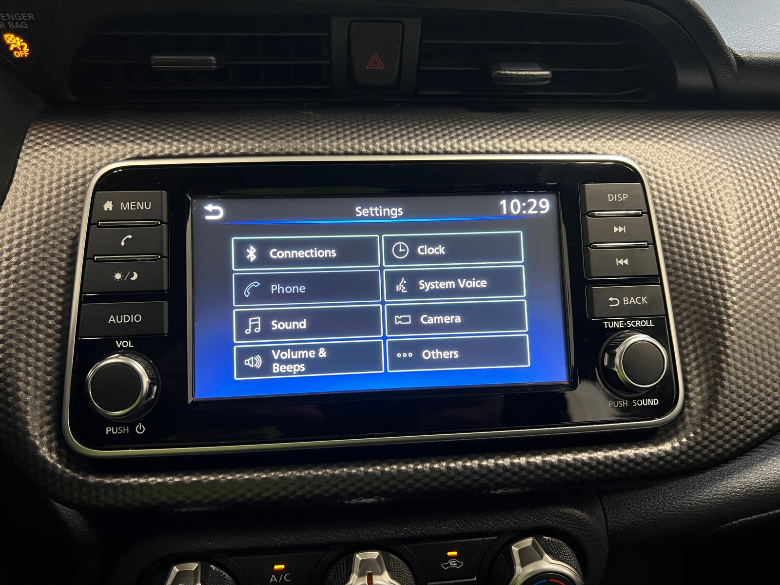 Thumbnail: 2018 Nissan Kicks - 4