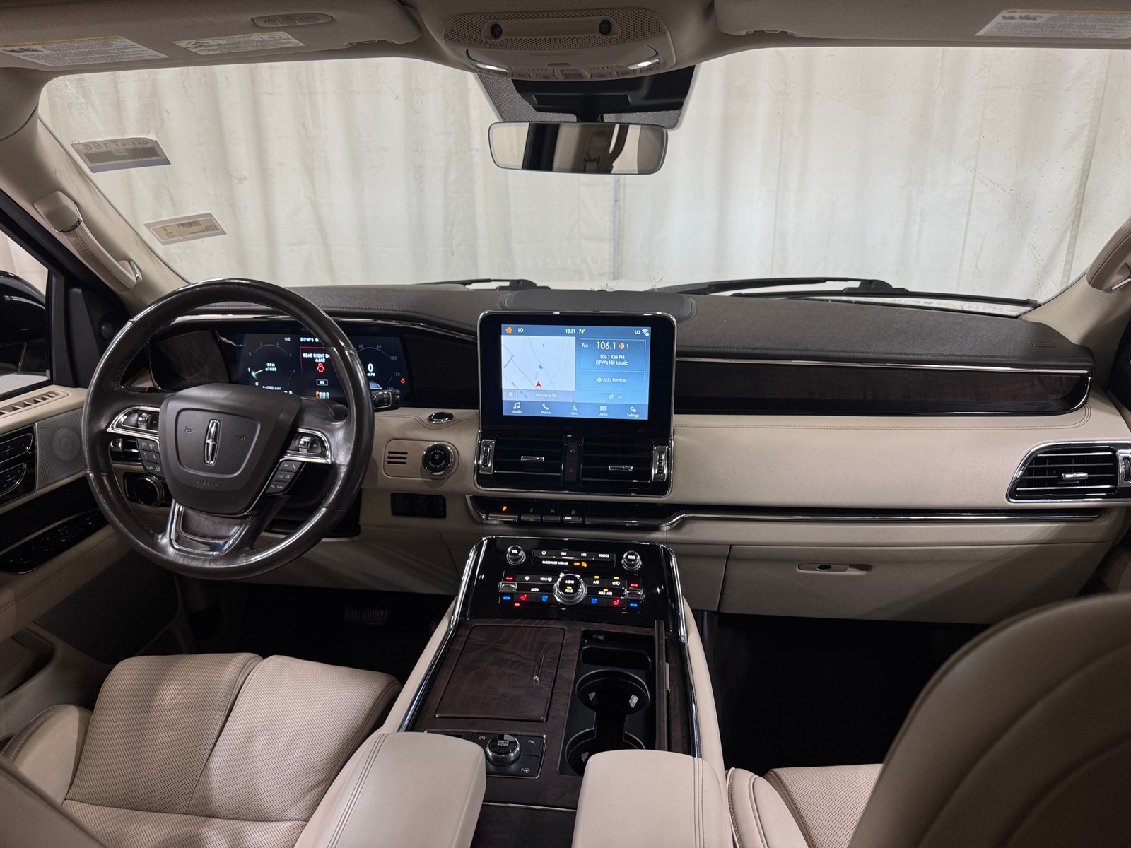 Thumbnail: 2019 Lincoln Navigator L - 2