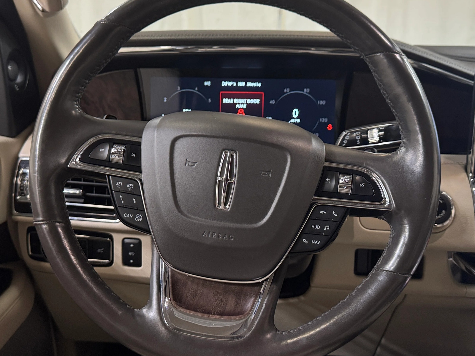 Thumbnail: 2019 Lincoln Navigator L - 4