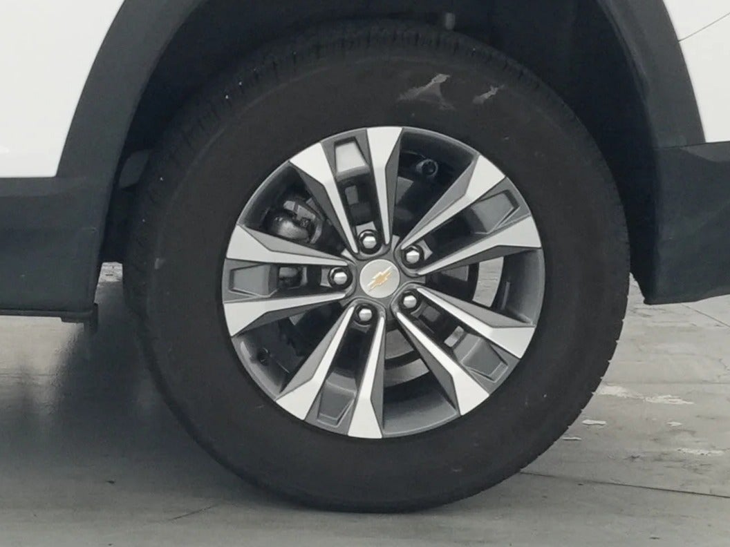 2025 Chevrolet Equinox LT - Photo 18