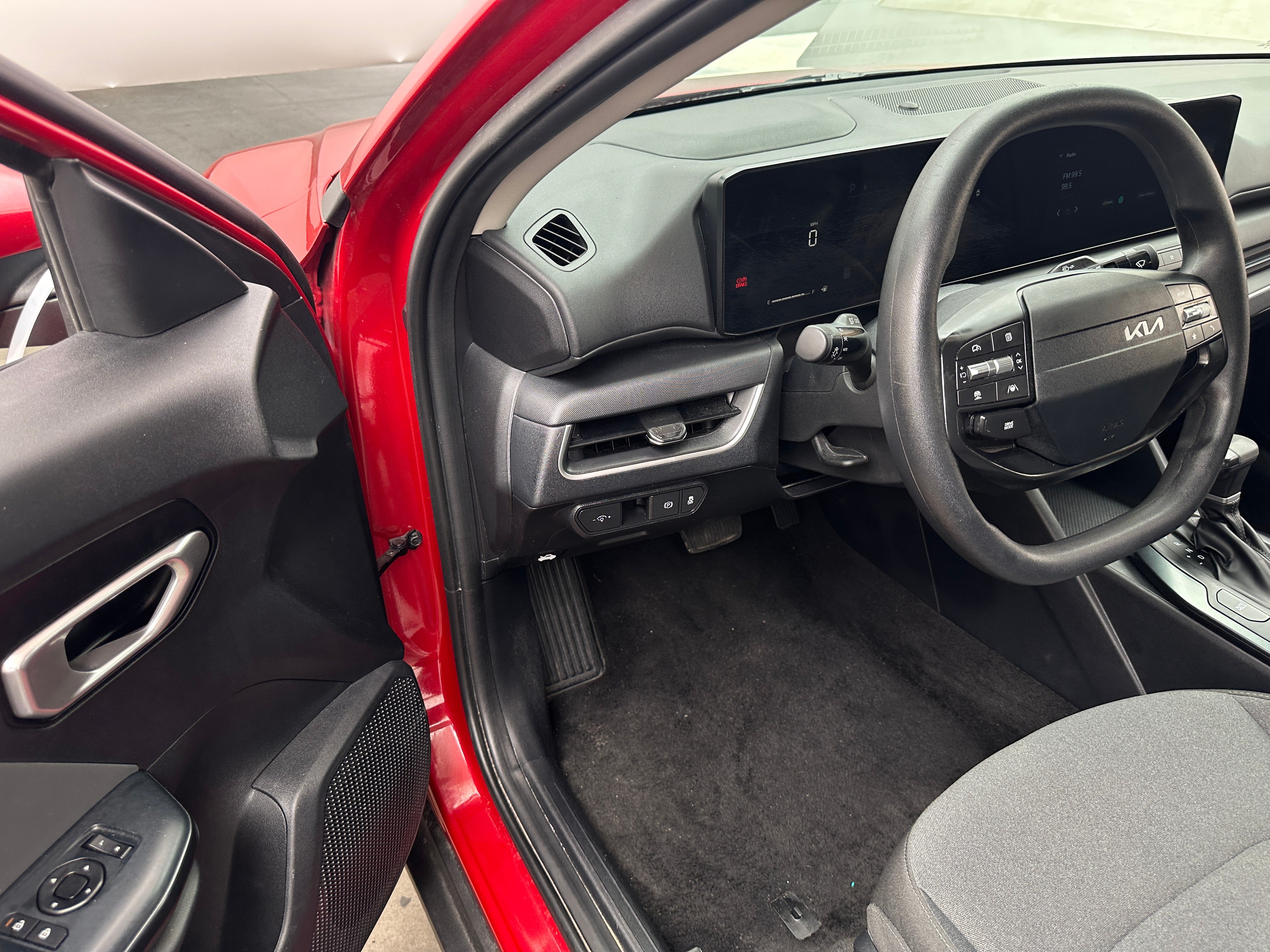 2025 Kia K4 LXS - Photo 10