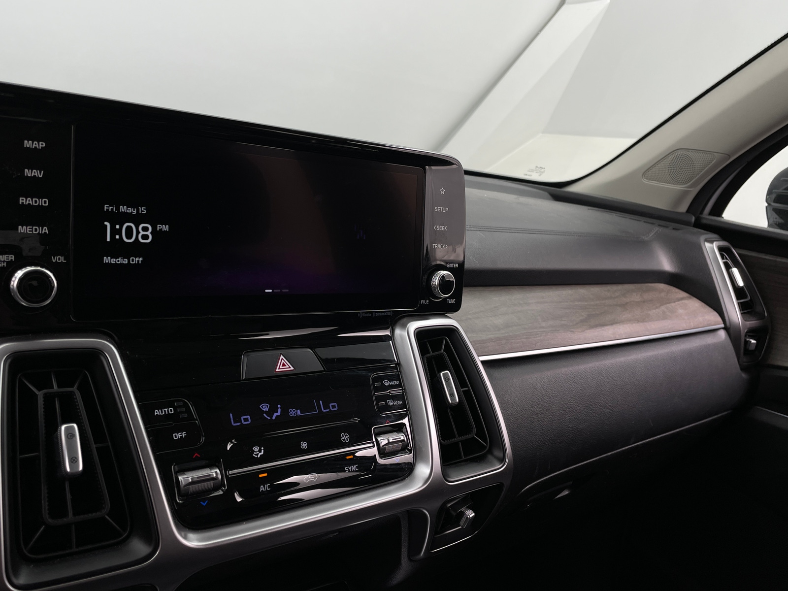 Thumbnail: 2023 Kia Sorento - 3
