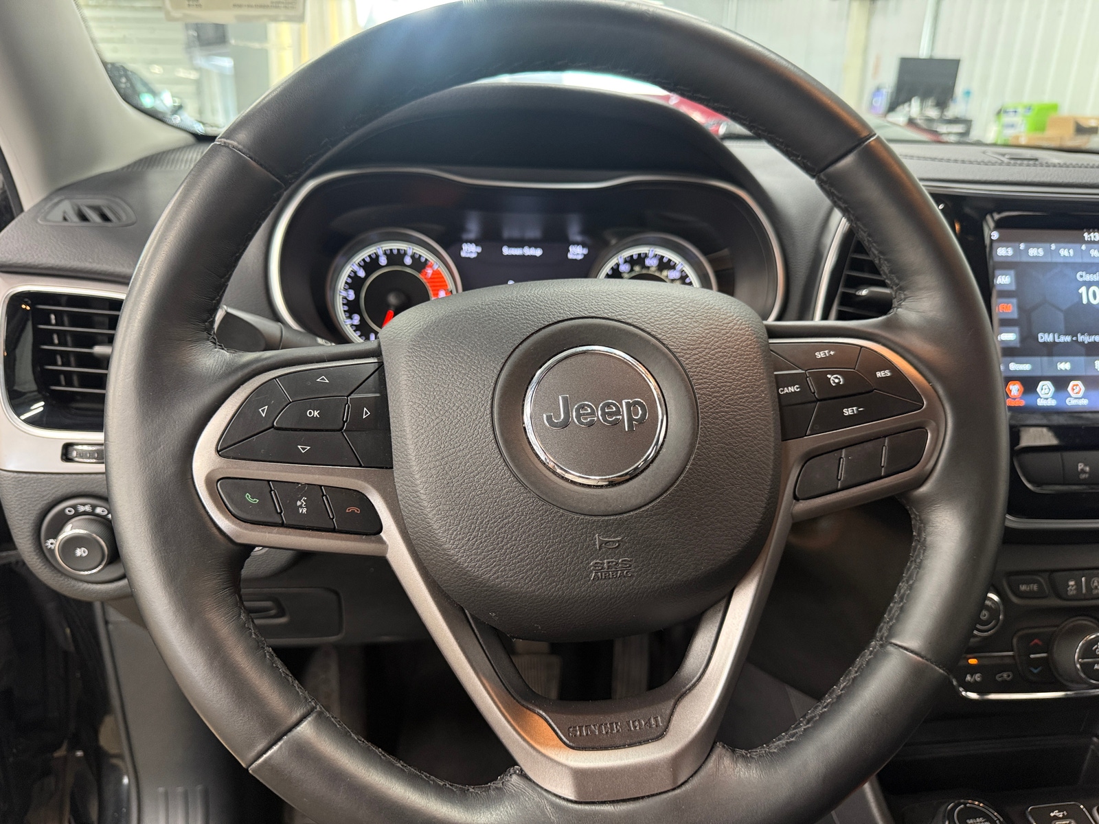 Thumbnail: 2019 Jeep Cherokee - 4