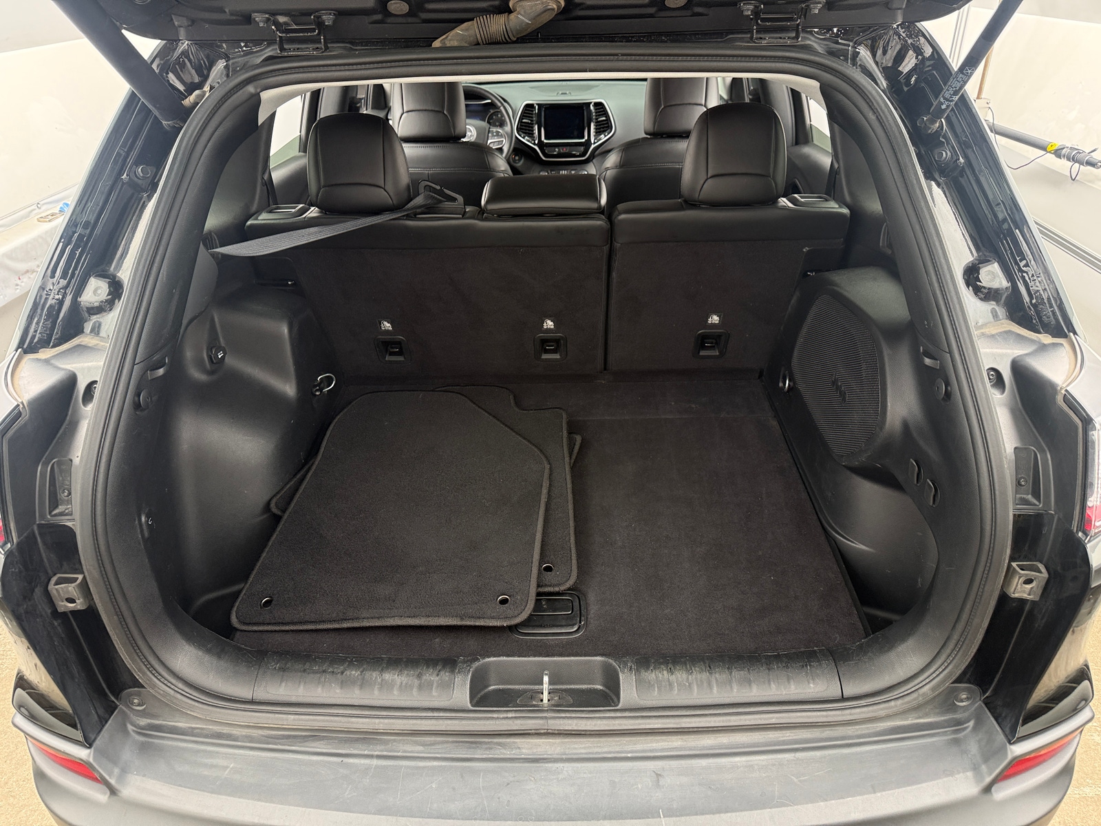 Thumbnail: 2019 Jeep Cherokee - 6