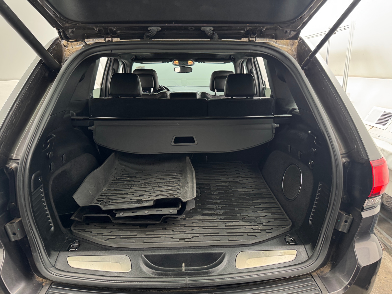 Thumbnail: 2020 Jeep Grand Cherokee - 6