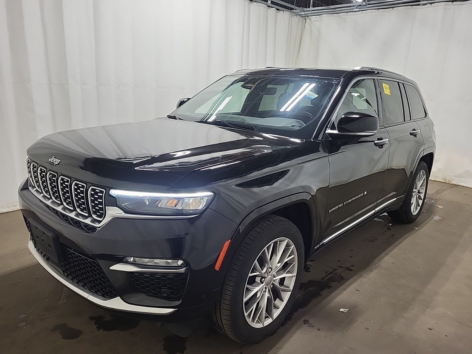 2023 Jeep Grand Cherokee Summit