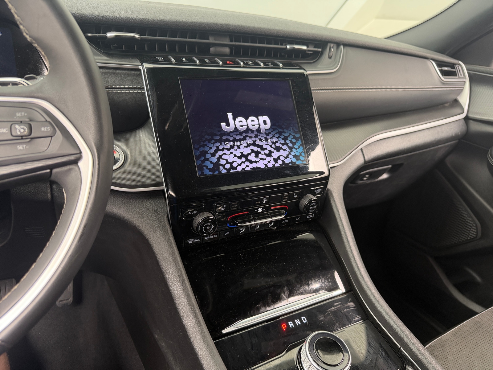 Thumbnail: 2024 Jeep Grand Cherokee L - 3