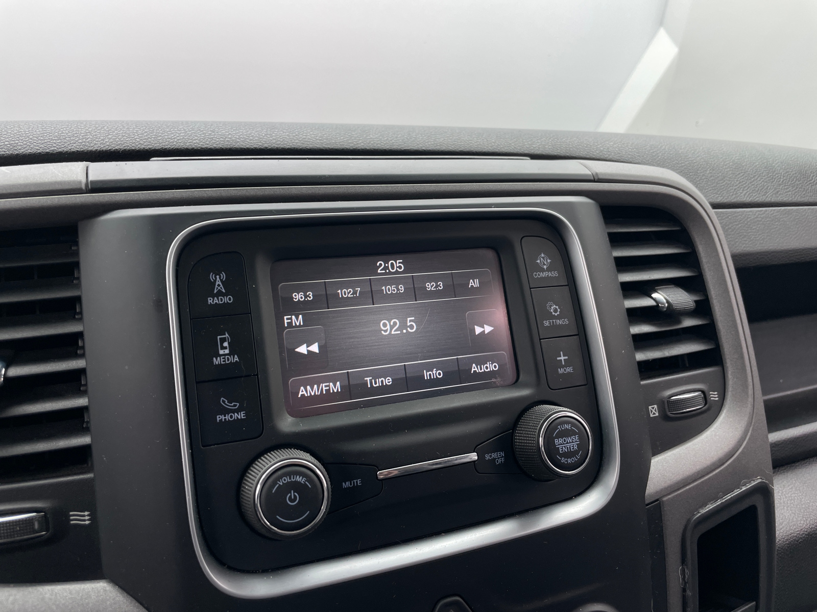 Thumbnail: 2021 RAM 1500 Classic - 3