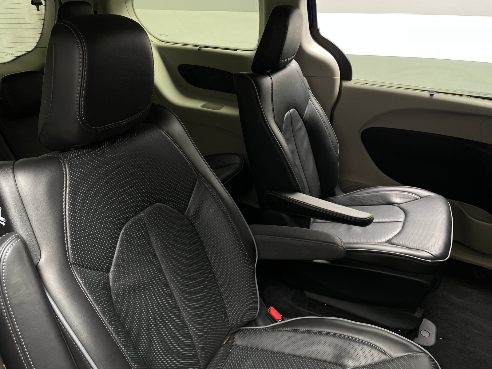 Thumbnail: 2018 Chrysler Pacifica - 5