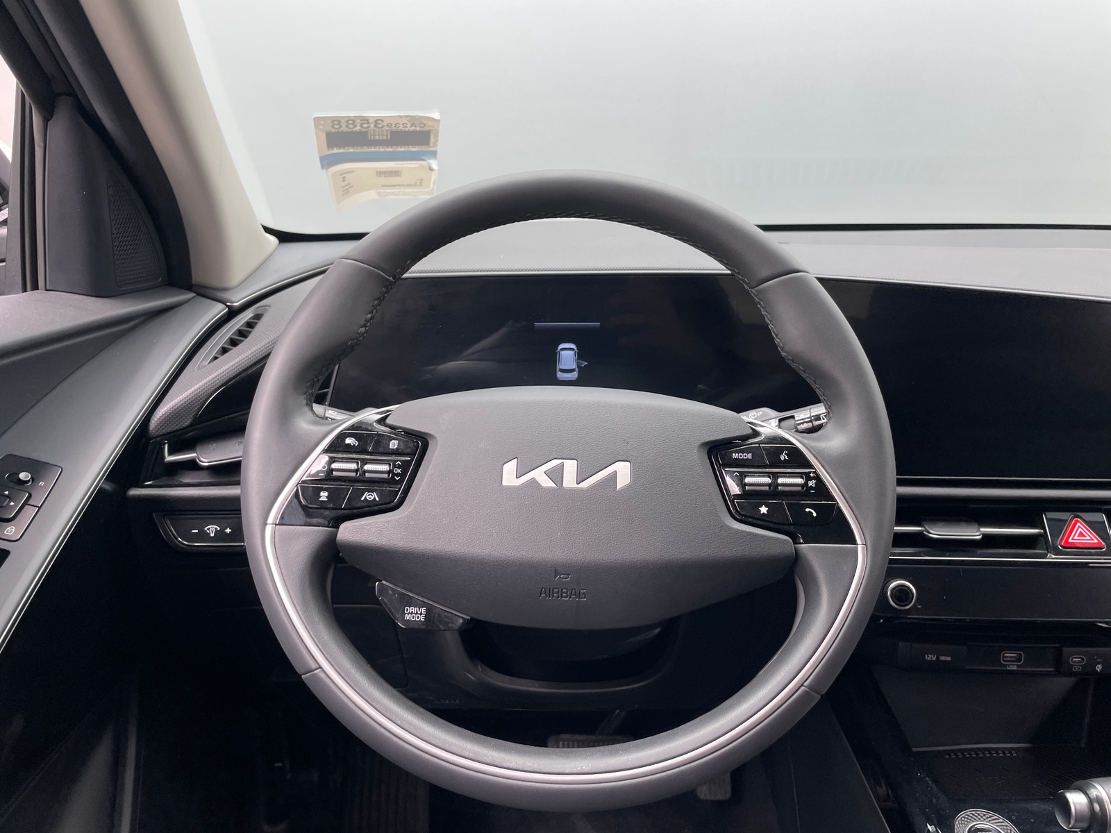 Thumbnail: 2023 Kia Niro - 4