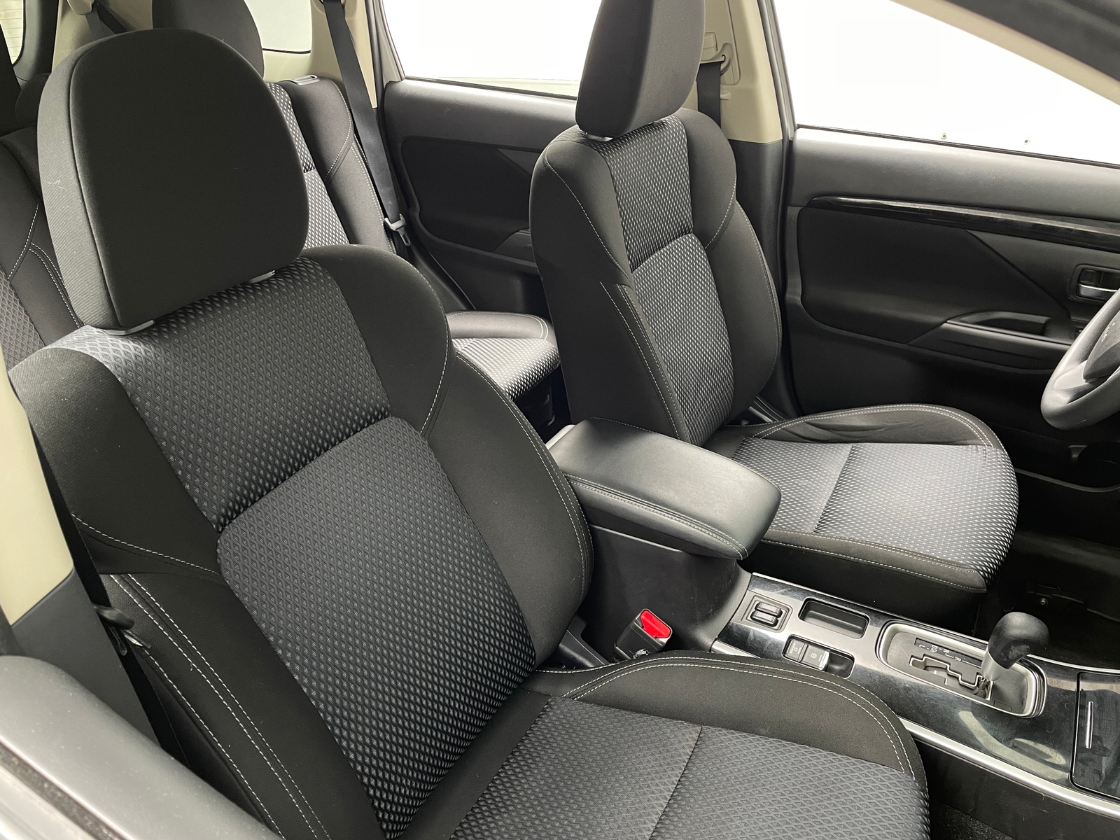 Thumbnail: 2020 Mitsubishi Outlander - 2