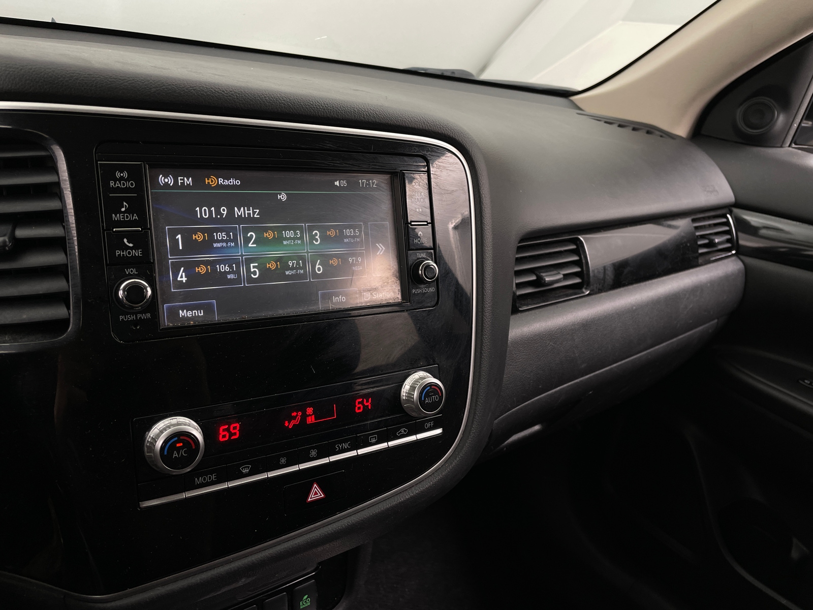 Thumbnail: 2020 Mitsubishi Outlander - 4