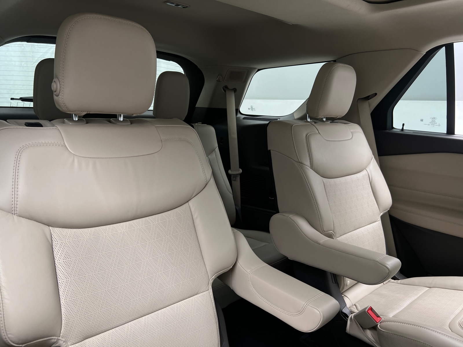 Thumbnail: 2020 Ford Explorer - 5