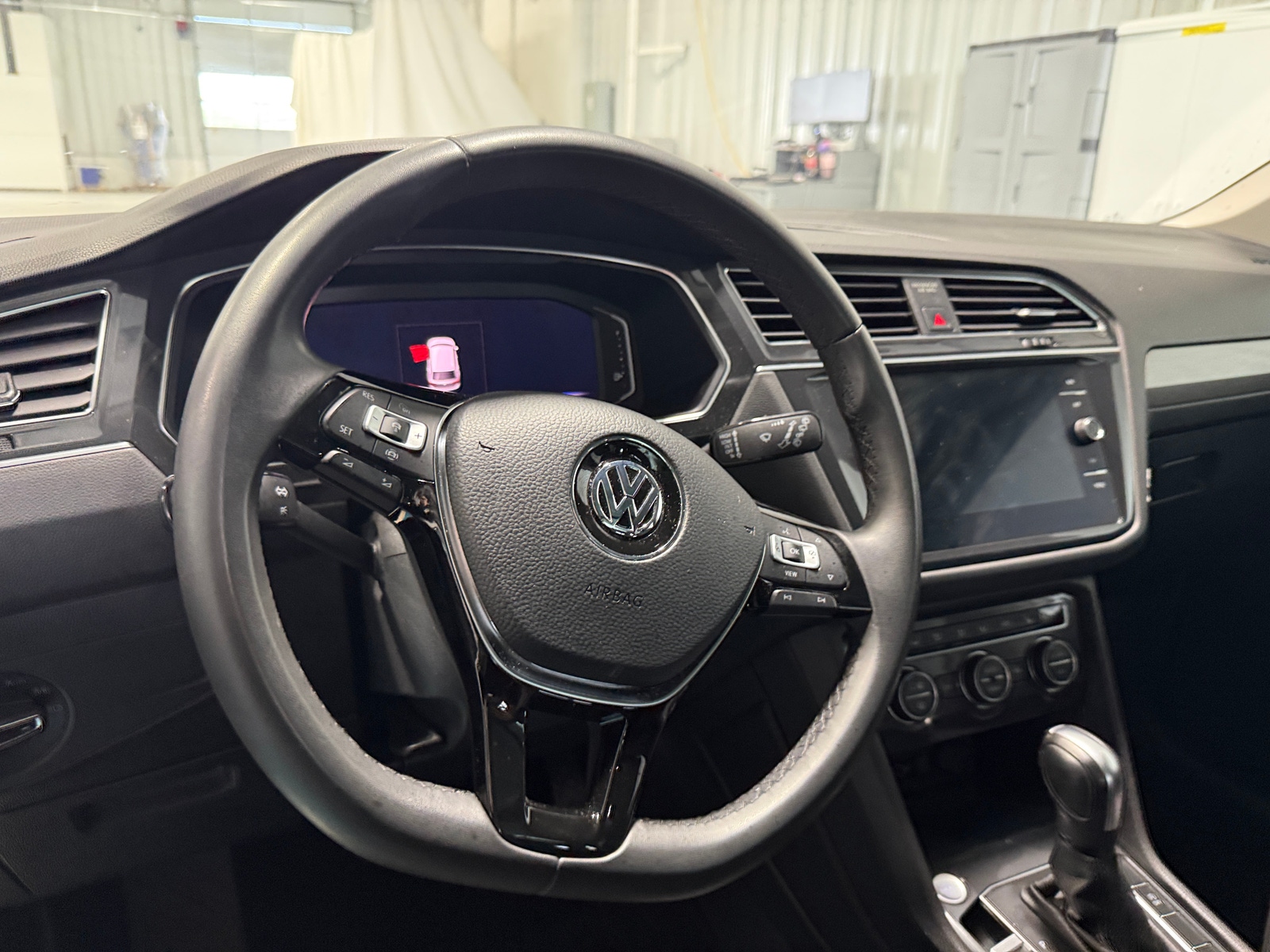 Thumbnail: 2020 Volkswagen Tiguan - 4