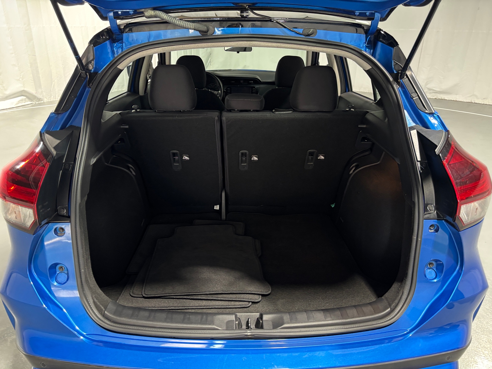 Thumbnail: 2024 Nissan Kicks - 7