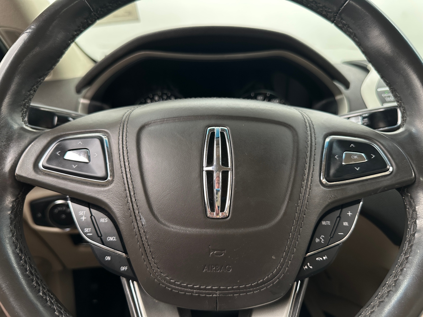Thumbnail: 2017 Lincoln MKZ - 4
