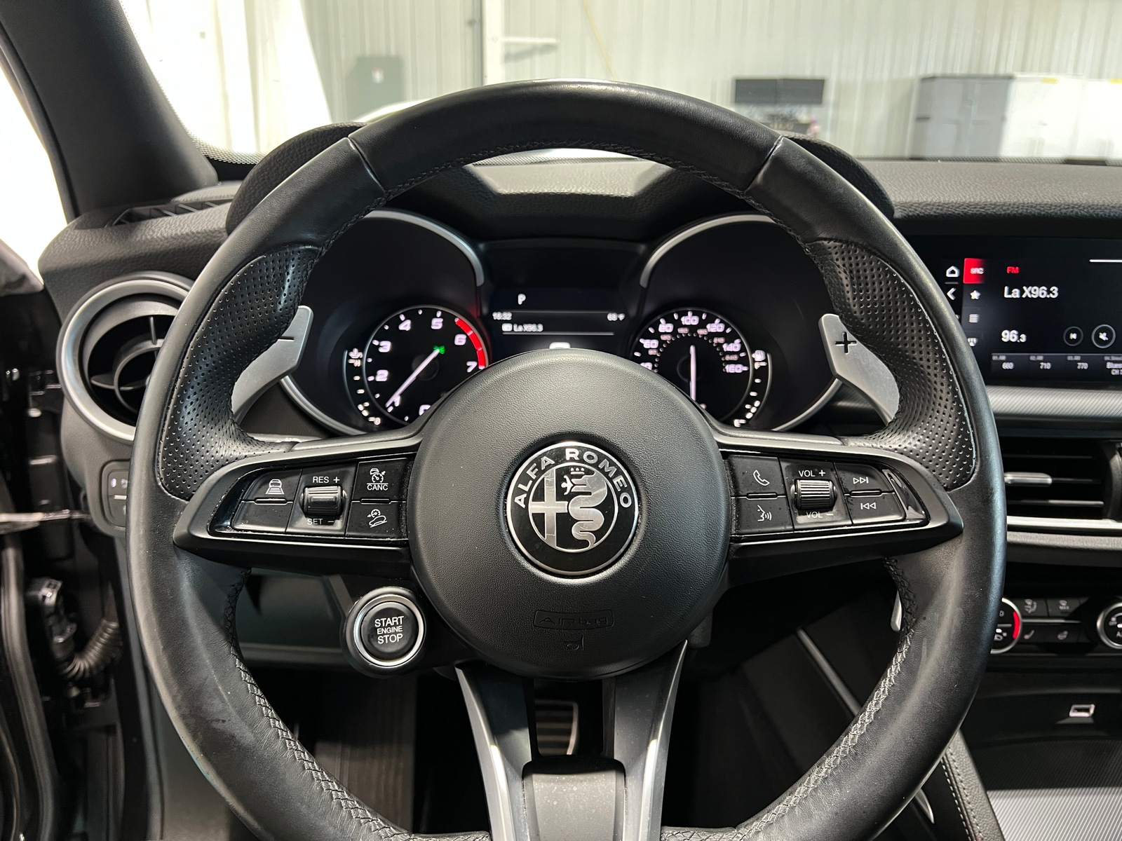 Thumbnail: 2023 Alfa Romeo Stelvio - 4