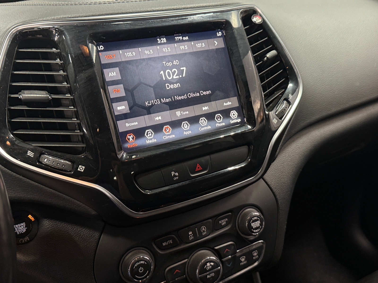 Thumbnail: 2019 Jeep Cherokee - 3