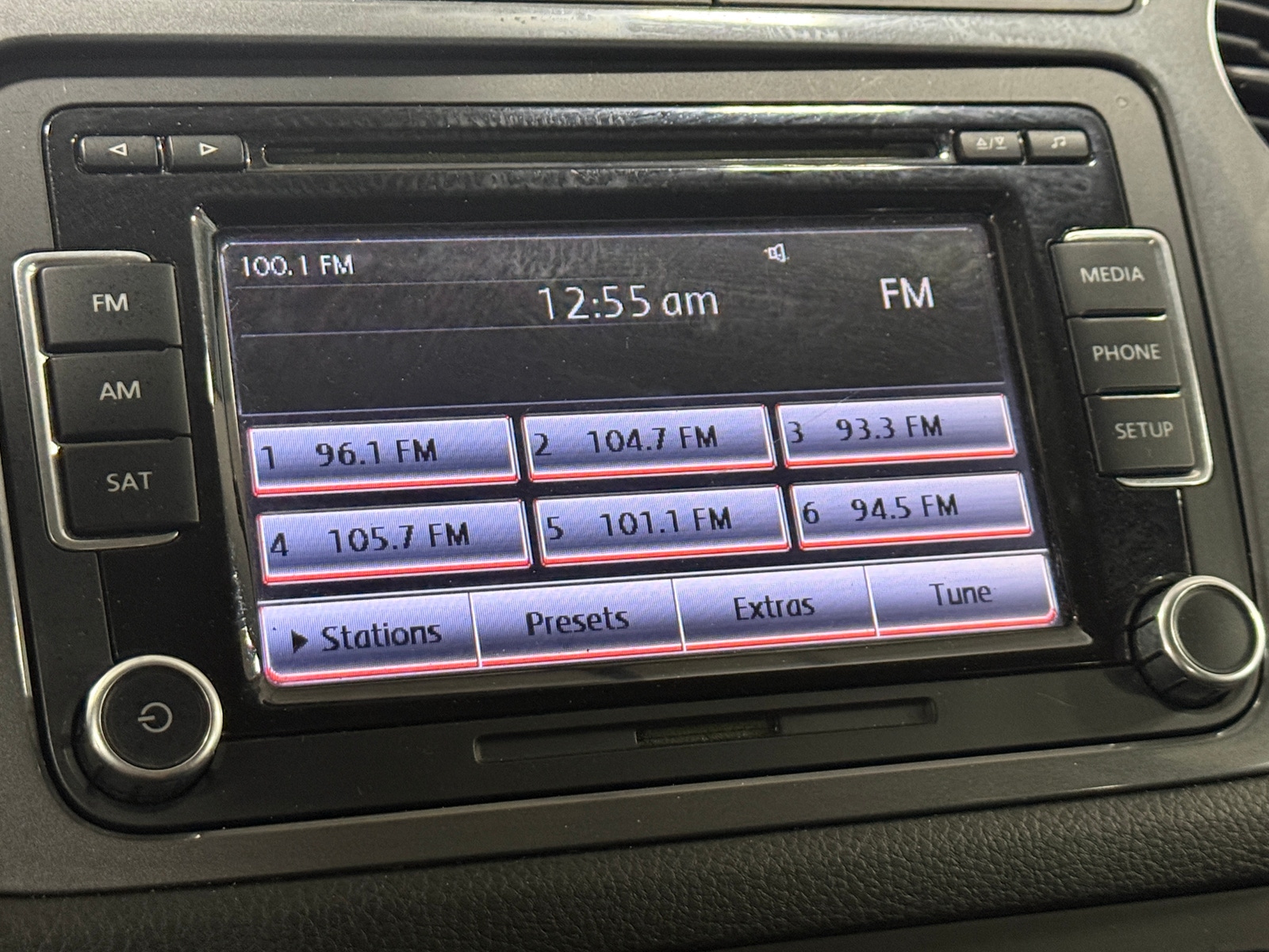 Thumbnail: 2015 Volkswagen Tiguan - 4