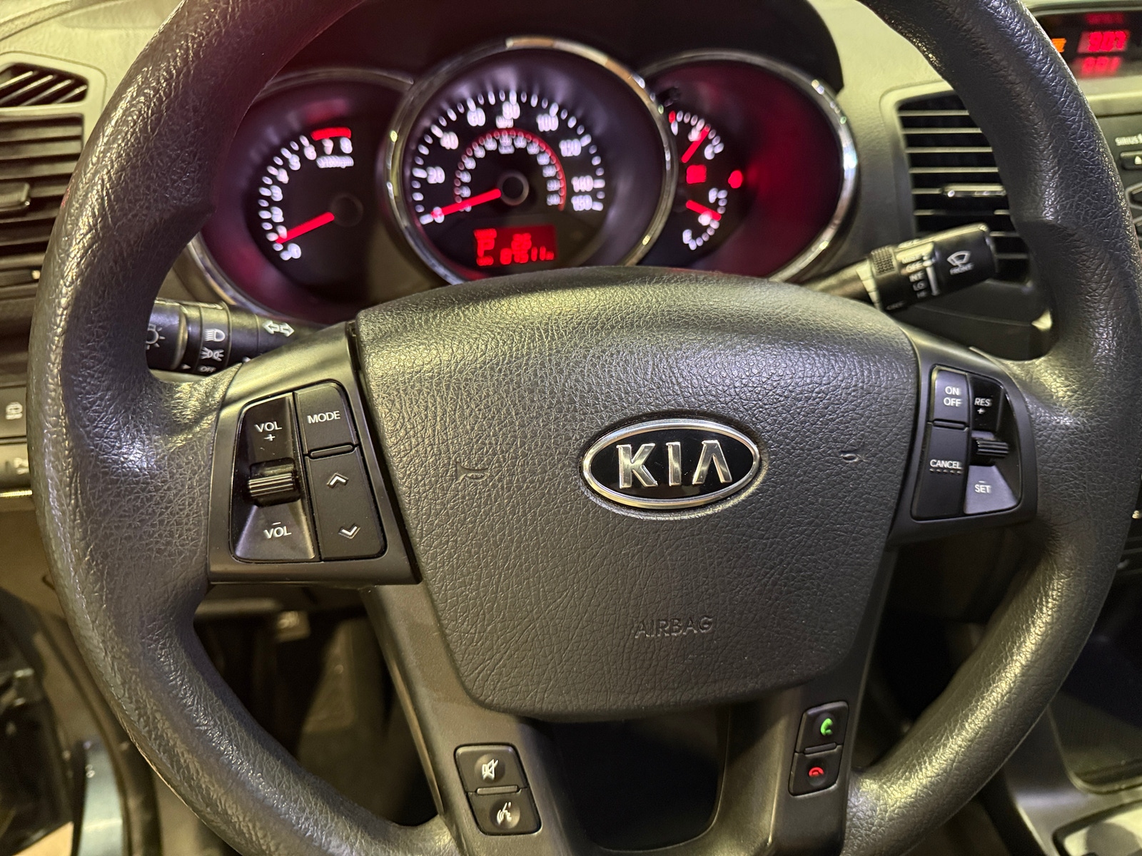 Thumbnail: 2011 Kia Sorento - 5