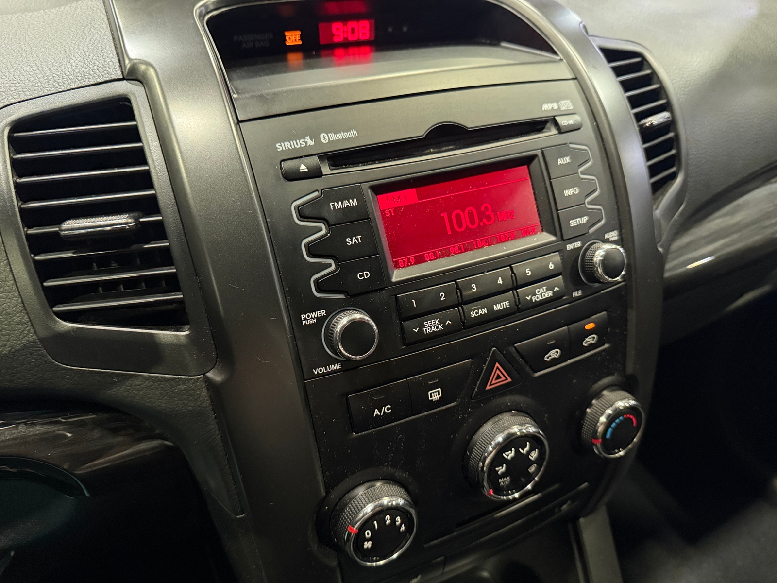 Thumbnail: 2011 Kia Sorento - 4