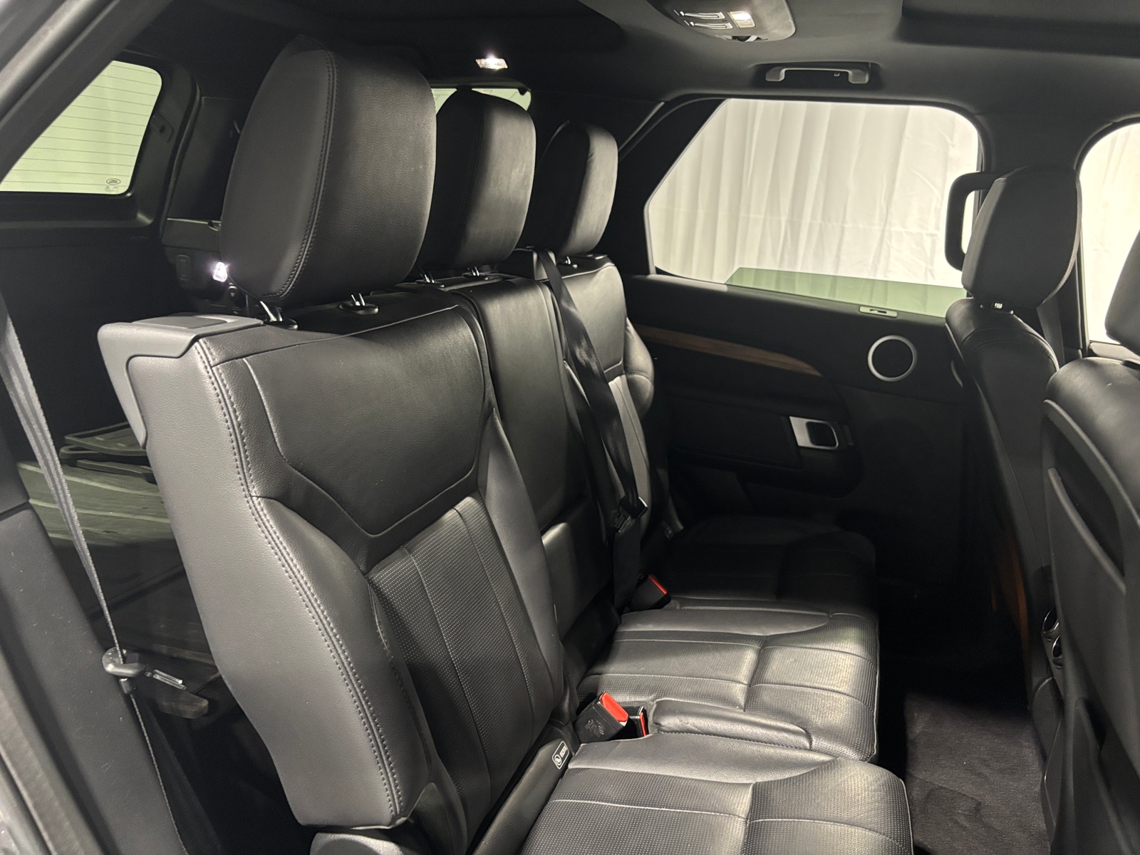 Thumbnail: 2018 Land Rover Discovery - 5