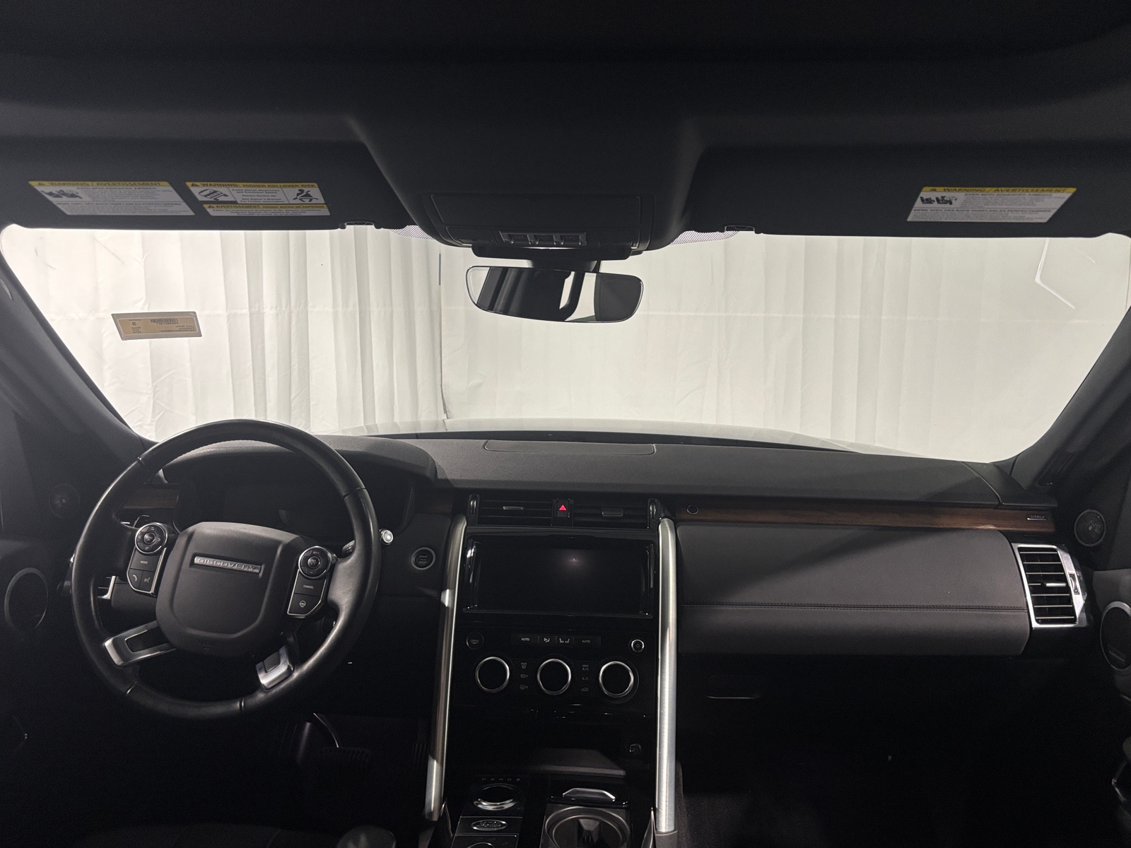 Thumbnail: 2018 Land Rover Discovery - 2