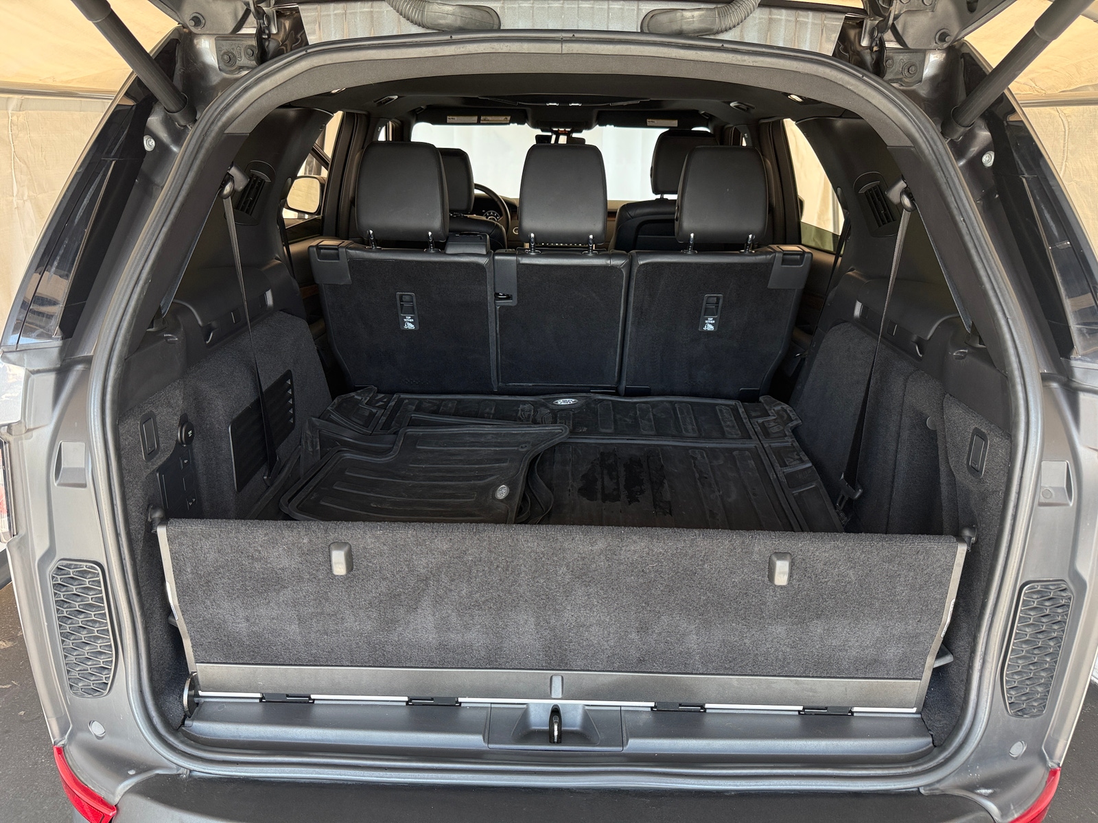 Thumbnail: 2018 Land Rover Discovery - 6