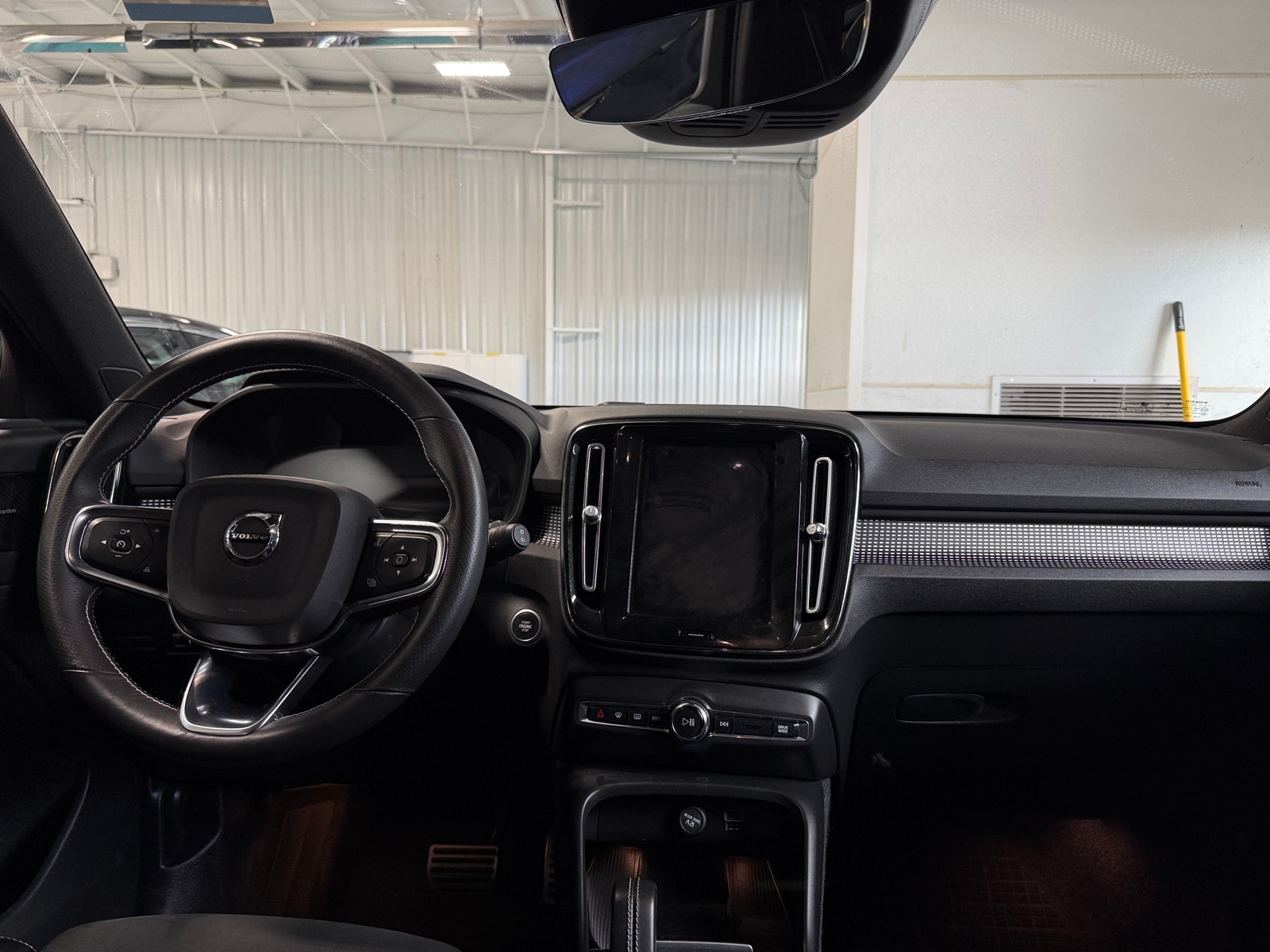 Thumbnail: 2021 Volvo XC40 - 2