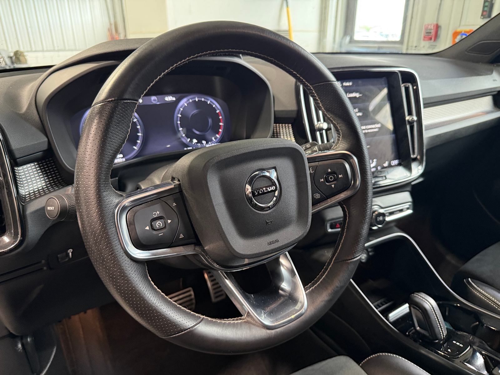 Thumbnail: 2021 Volvo XC40 - 4