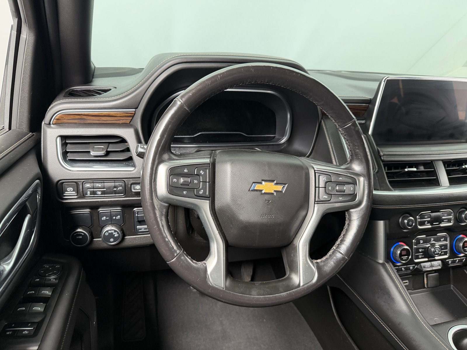 Thumbnail: 2022 Chevrolet Suburban - 4