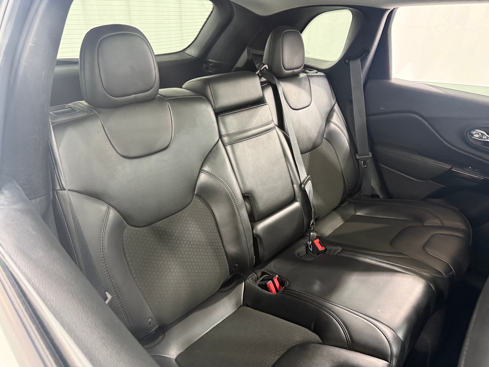 Thumbnail: 2019 Jeep Cherokee - 6