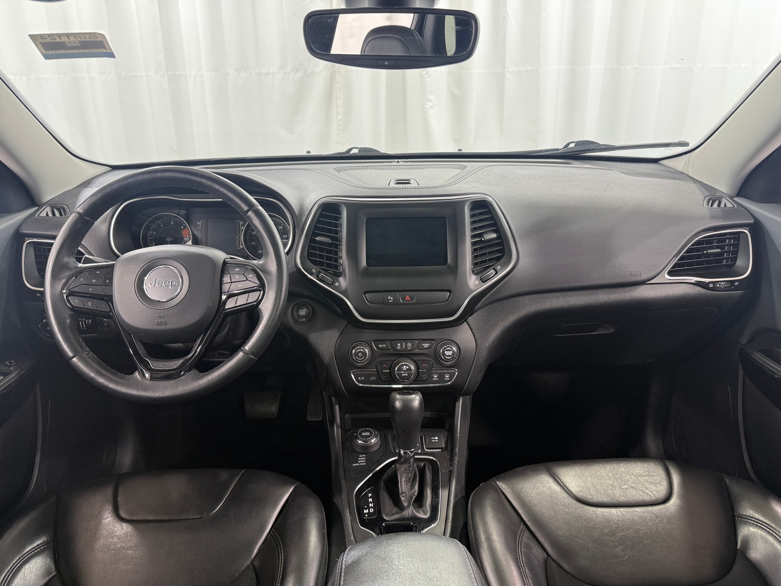 Thumbnail: 2019 Jeep Cherokee - 3