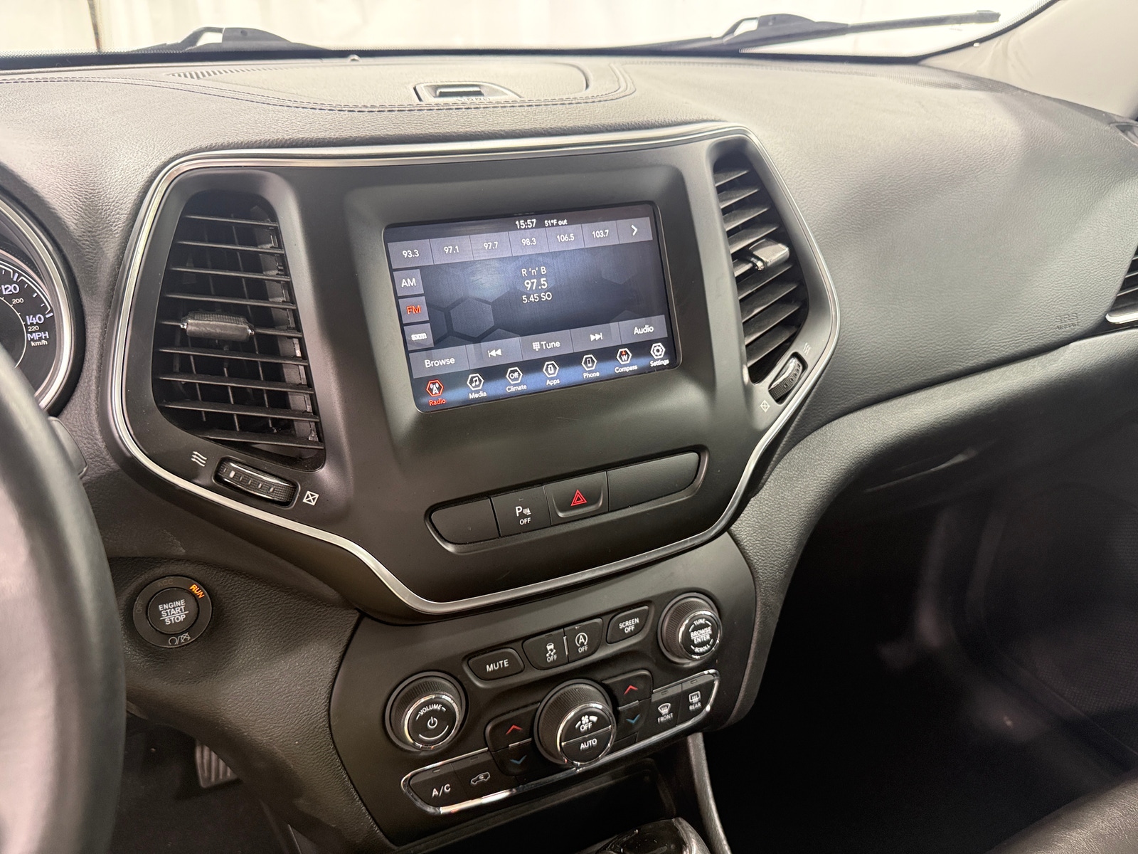 Thumbnail: 2019 Jeep Cherokee - 4