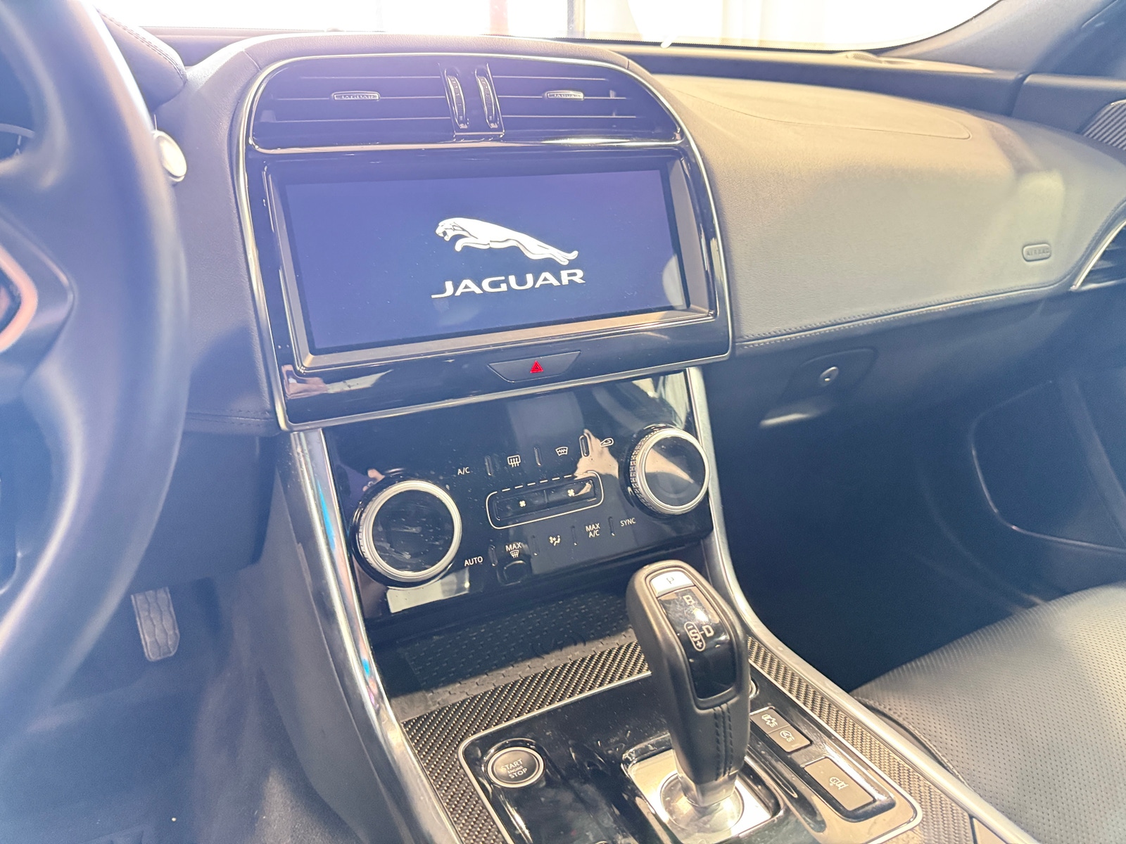 Thumbnail: 2020 Jaguar XE - 3